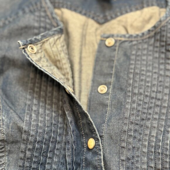 NEW Lucky Brand women's small blue denim button snap top - Picture 4 of 5